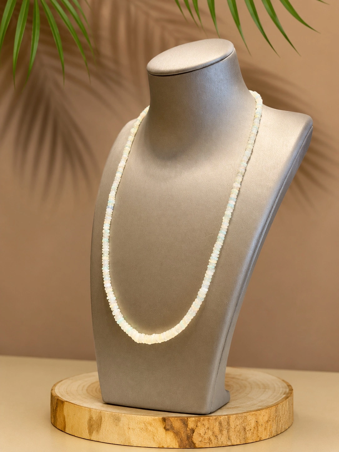 collar_opalo_angulo_fondo_estudio